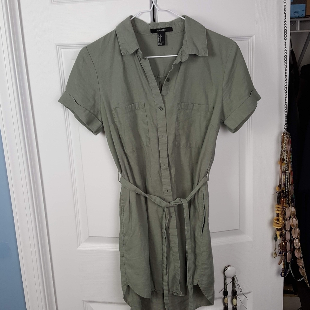 Forever 21 short cuff slv X/long shirt w/tie